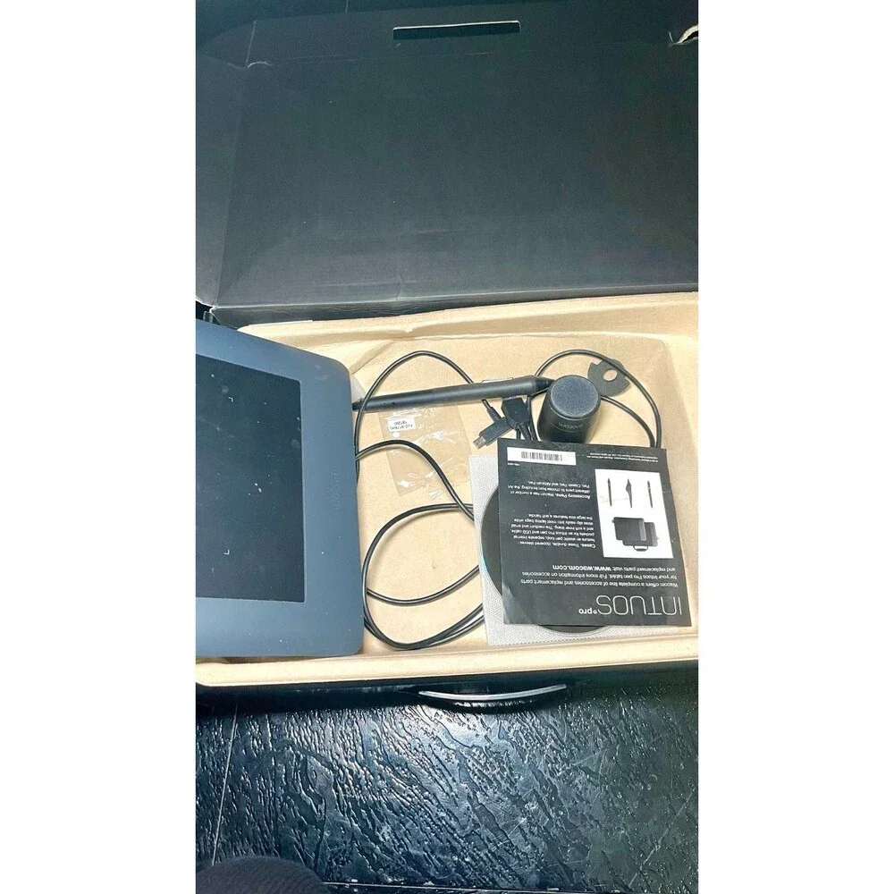 Wacom Intuos Pro Small PTH-451 Wireless Drawing Tablet Open Box Like New